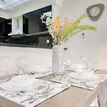 Fresh 2Br Apartment At Park Central Business Bay By Deluxe Holiday Homes